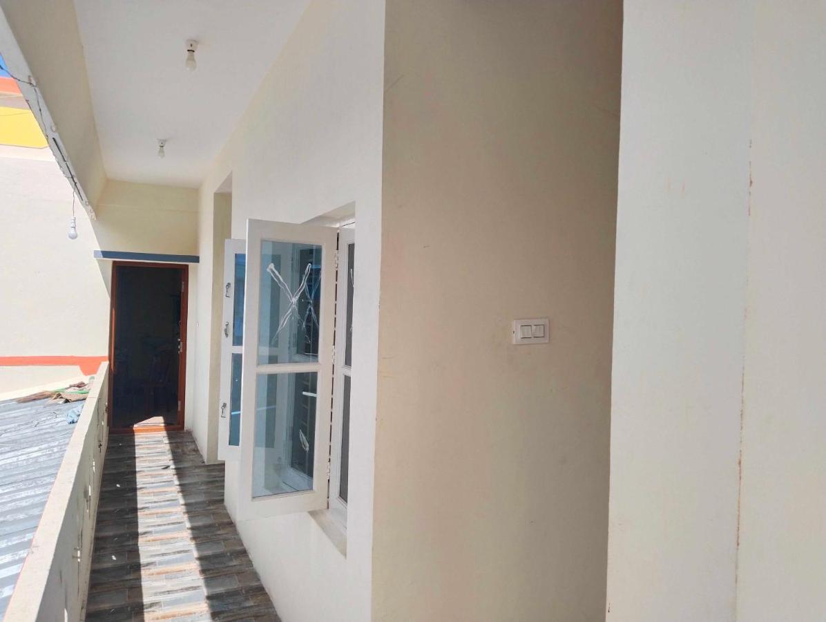 Oyo 8206 K J Residency Hotel Májszúr Kültér fotó