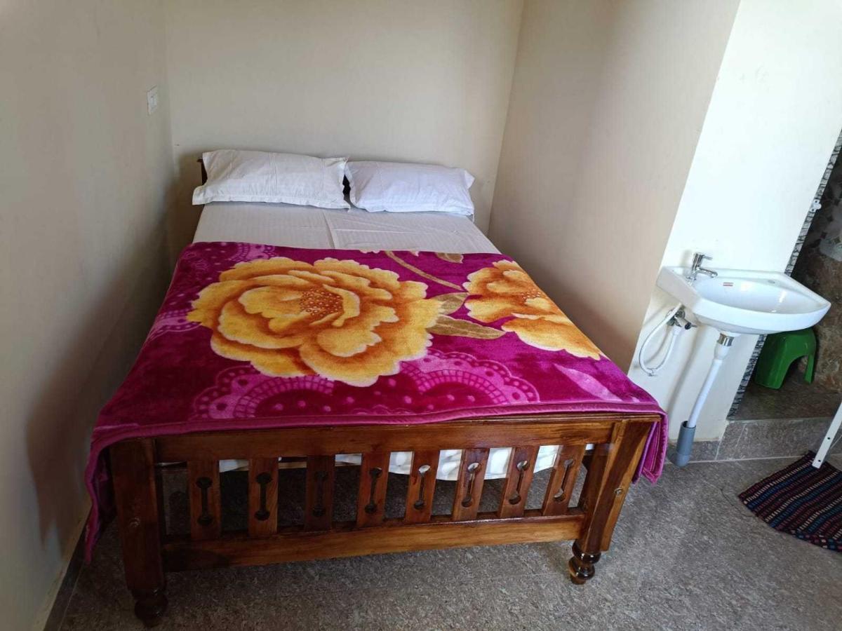 Oyo 8206 K J Residency Hotel Májszúr Kültér fotó